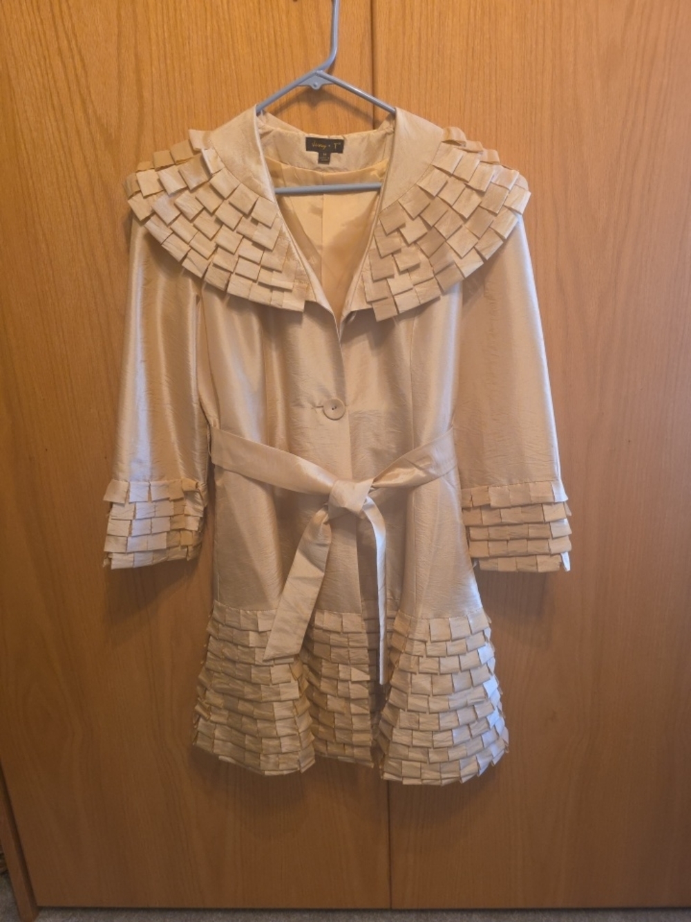 JERRT T statement Jacket Golden Beige Lightweight Sz M.  Party/cocktail Girly